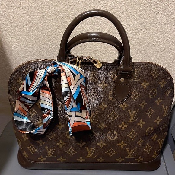 Louis Vuitton Handbags - Used preowned Louis Vuitton alma